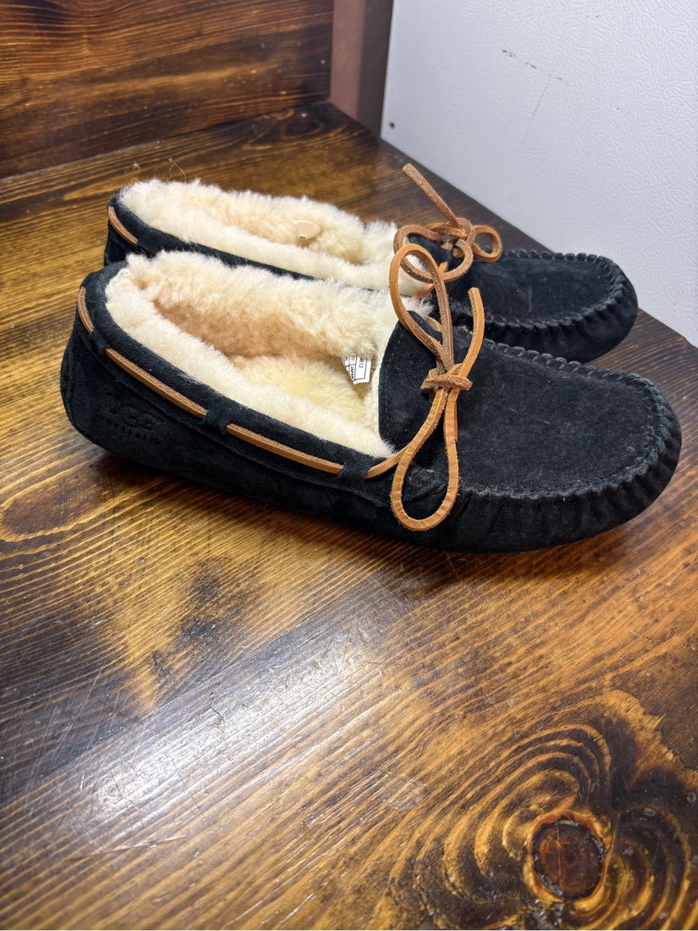UGG black Dakota Moccasin Slippers Women Size 8